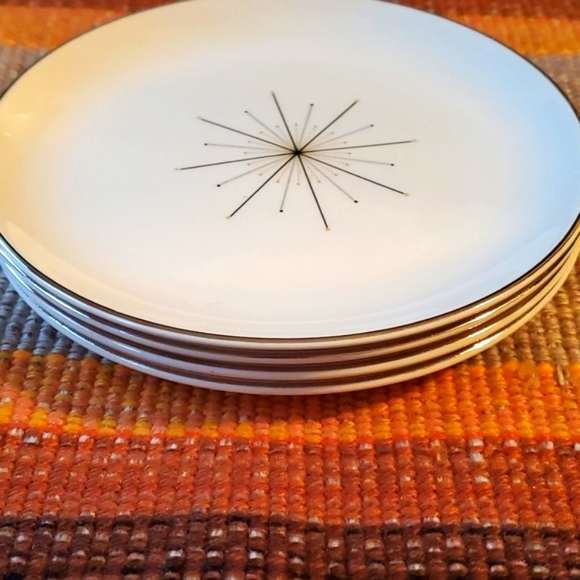 Vintage Set of 4 Homer Laughlin Modern star plates - Picture 2 of 10